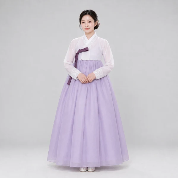 연보라 한복을 입은 여성
